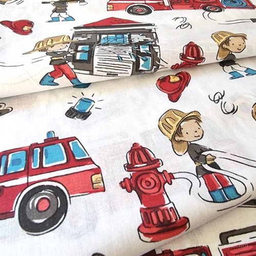 Vidám tűzoltók fehér alapon pamut perkál 150 cm széles (13411-2)