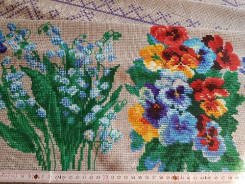 Hímzett virágok minta, pamutvászon (half panama) 150 cm széles