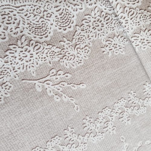 Világos bézs, csipke mintás vastag pamutvászon 50 cm széles