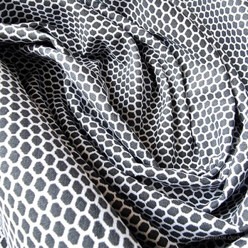 Sötét szürke-fehér ostya mintás pamut perkál 220 cm széles (40060-13)