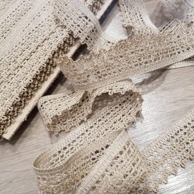 Natúr bézs 30 mm széles csipke szalag