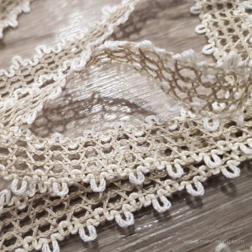 Natúr bézs-fehér 20 mm széles csipke szalag