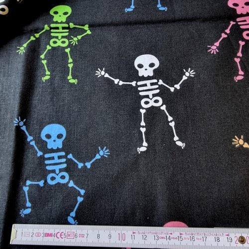 Színes csonzvázak mintás pamut perkál (60046)