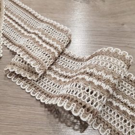 Natúr bézs-fehér 107 mm széles csipke 